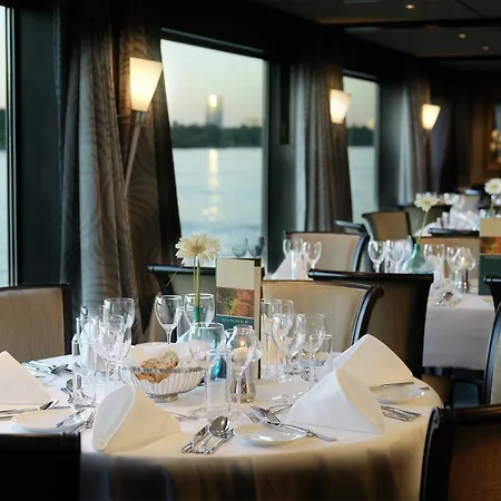 Hotel Crossgates Hotelship 4 Star - Altstadt -